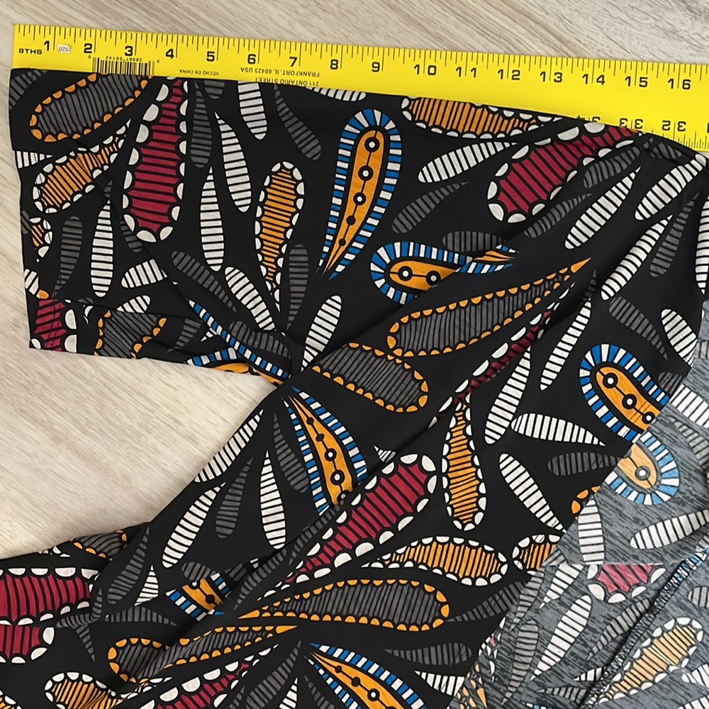 LuLaRoe Black Multi-Color Paisley Print Open Front Short Sleeve Cardigan Size S - Picture 10 of 12